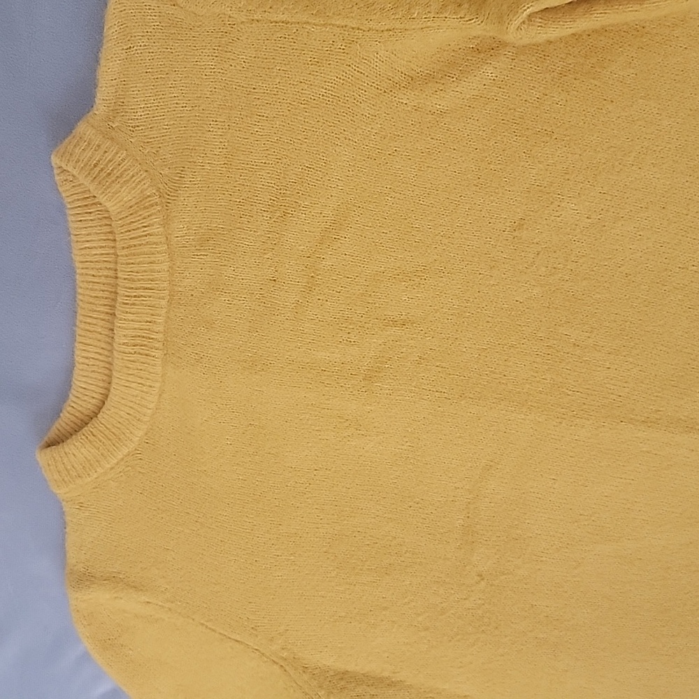 H&M Crew Neck Long Sleeves Sweater, Color Mustard, 13% Aplaca, 13% Wool, Size M - Picture 3 of 7